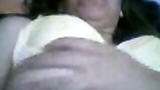 بنت فارسية هايجة وبتريح نفسها