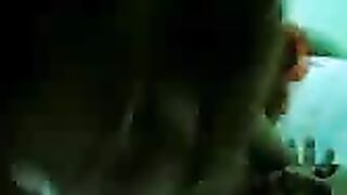 سيدة عربية تمارس الجنس بين مجموعة