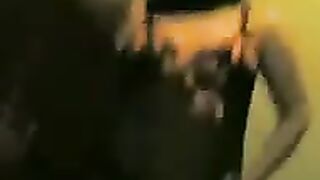 سيدات عربية ترقص بجنون