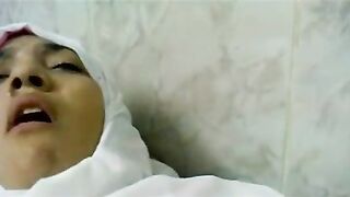 سيدة عربية كبيرة بتحب النيك قوي