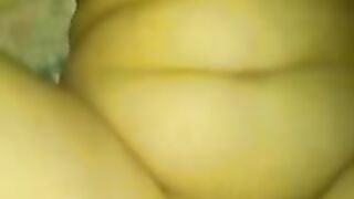 زوج ينيك مراته وبيكتب علي طيزها بحبك