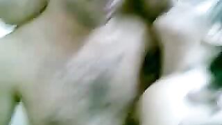 شرموطة مصرية وسط حفلة رجلة