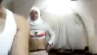رجل عربي بيمل فيلم  جنسي عائلي
