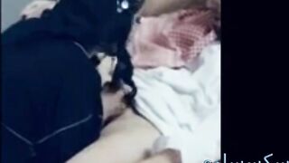 لحجاب السعودية لطيف يعطي اللسان الحجاب