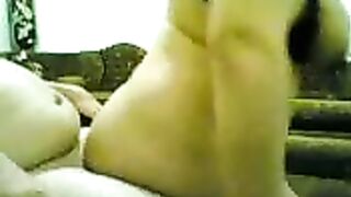 إيرانية عاهرة تمص وتضع الزب بين الثدي