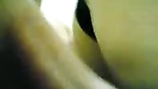 إيرانية عاهرة تمص وتضع الزب بين الثدي