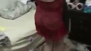 راقصة لطيفة في استعراض