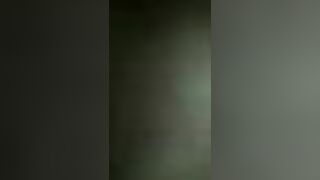 فتاة عربية لطيفة تمص قضيب حبيبها