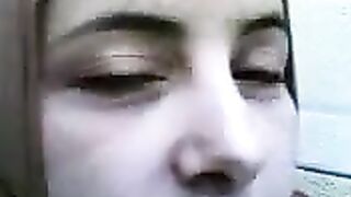 فتاة عربية تحصل على الحمار استغل من قبل زوجها صديق