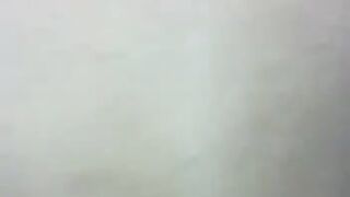 مصرية تمص زب شاب من السعودية ويدفع لها مبلغ مخلع