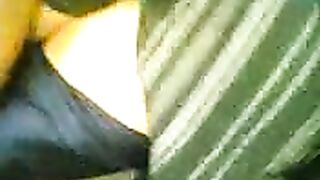 خليجية تنتاك من طيزها