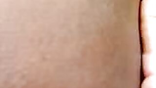 فتاة تتناك وتمص القضيب