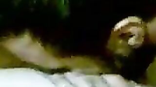 الرجل العربي لعق كس الزوجة وجعله لها رطب