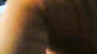 فتاة إماراتية جميلة تظهر فتحة شرجها