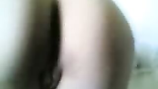 فتاة إماراتية جميلة تظهر فتحة شرجها