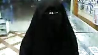 هندى ينيك بنت سعوديه منقبه يالبه موت فى المحل
