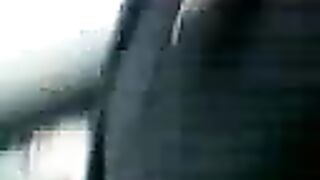 وقحة تمارس الجنس في السيارة