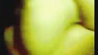 اميرة بنت مجنونة تعشق الجنس الجماعي و تمارس الجنس مع رجلين