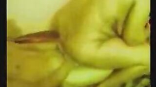 اميرة بنت مجنونة تعشق الجنس الجماعي و تمارس الجنس مع رجلين