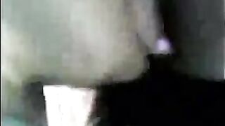 فتاة عربية جميلة تمص زب حبيبها