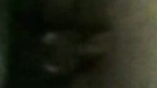 محجبة تنتاك من كسها