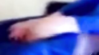 عاهرة عربية في  تظهر بوسها