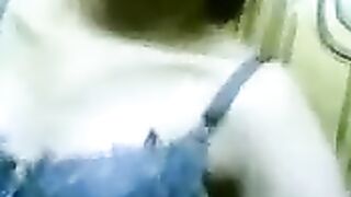 مقطع جنسي لمراهقة على المحمول يثير غضبا بالمجتمع الجزائري