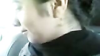 البنت عاملة نفسها مكسوفة وهى بتتصور فى العربية وايه عليها بزاز رووعة