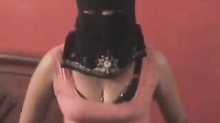 عراقيه ساخنه بتضرب عشرات قدام الكاميرا