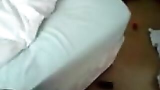 متناكه مصريه بتمص وتغرق الزبر قدام الكاميرا