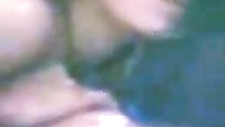 فتاة تنتاك من الطيز