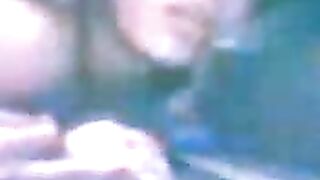 فتاة تنتاك من الطيز