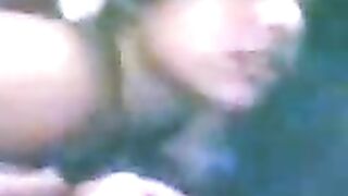 فتاة تنتاك من الطيز