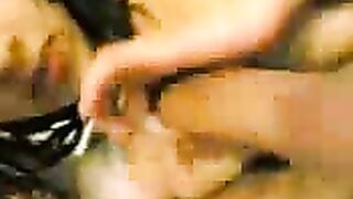 بنت عربية مولعة نار بتمص زوبر حبيبها بجنون في فيلم ناااااار