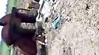 بنات يستحمو في الترعا