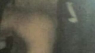 مصرية تنتاك من ثلاثة في الدور