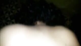 مصرى ينيك شرموطة من خرم طيزها بكل الاوضاع