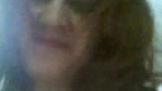 رغم جمال جسمها وجمال كسها تاخذه فى طيزها وبالكريم