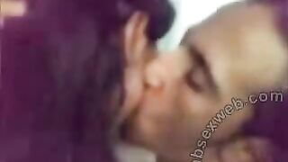 شاب يغصب فتاه على ان تمص زبه بشهاقه