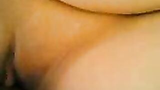 عراقيه تمص اير و تحسس بيه على كسها و فتحه طيزها