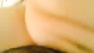 عراقيه تمص اير و تحسس بيه على كسها و فتحه طيزها