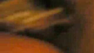 مروة الاماراتية تمارس الجنس مع واحد مقنع وصديقه يصورهم