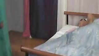 ممحونة بدها تنتاك من الجار