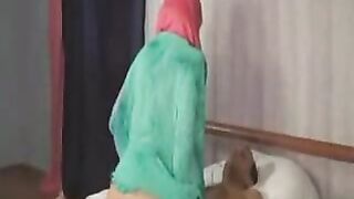 ممحونة بدها تنتاك من الجار