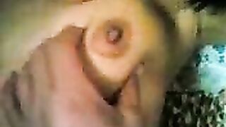 فتاة سعودية محجبة