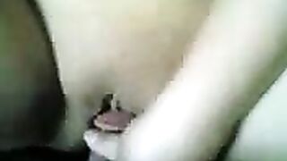 فتاة سعودية محجبة