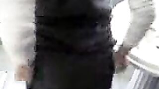 تعرض طيزها في الحمام