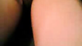 لبنانية تعرض جسمها الرائع