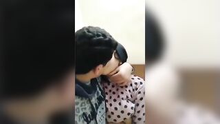 مارس الجنس اثنين من المراهقين في حفلة